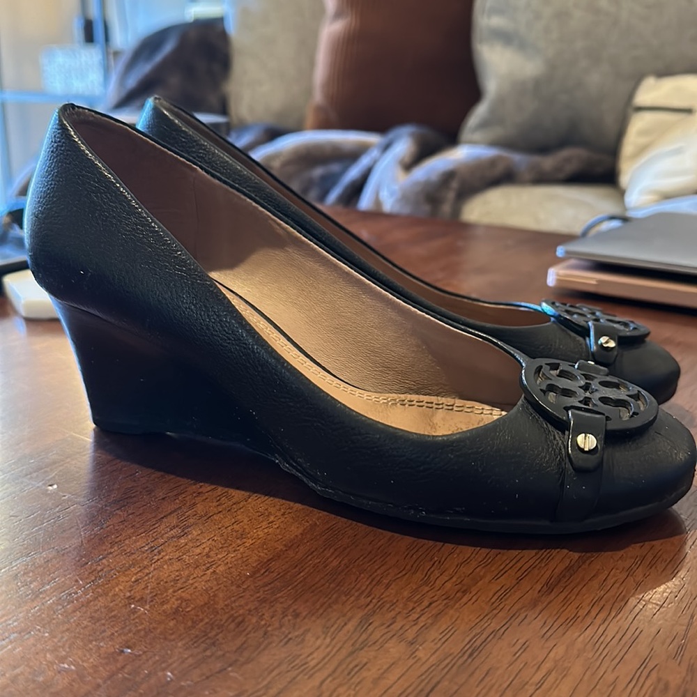 Tory Burch leather closed toe wedge - Picture 3 of 6